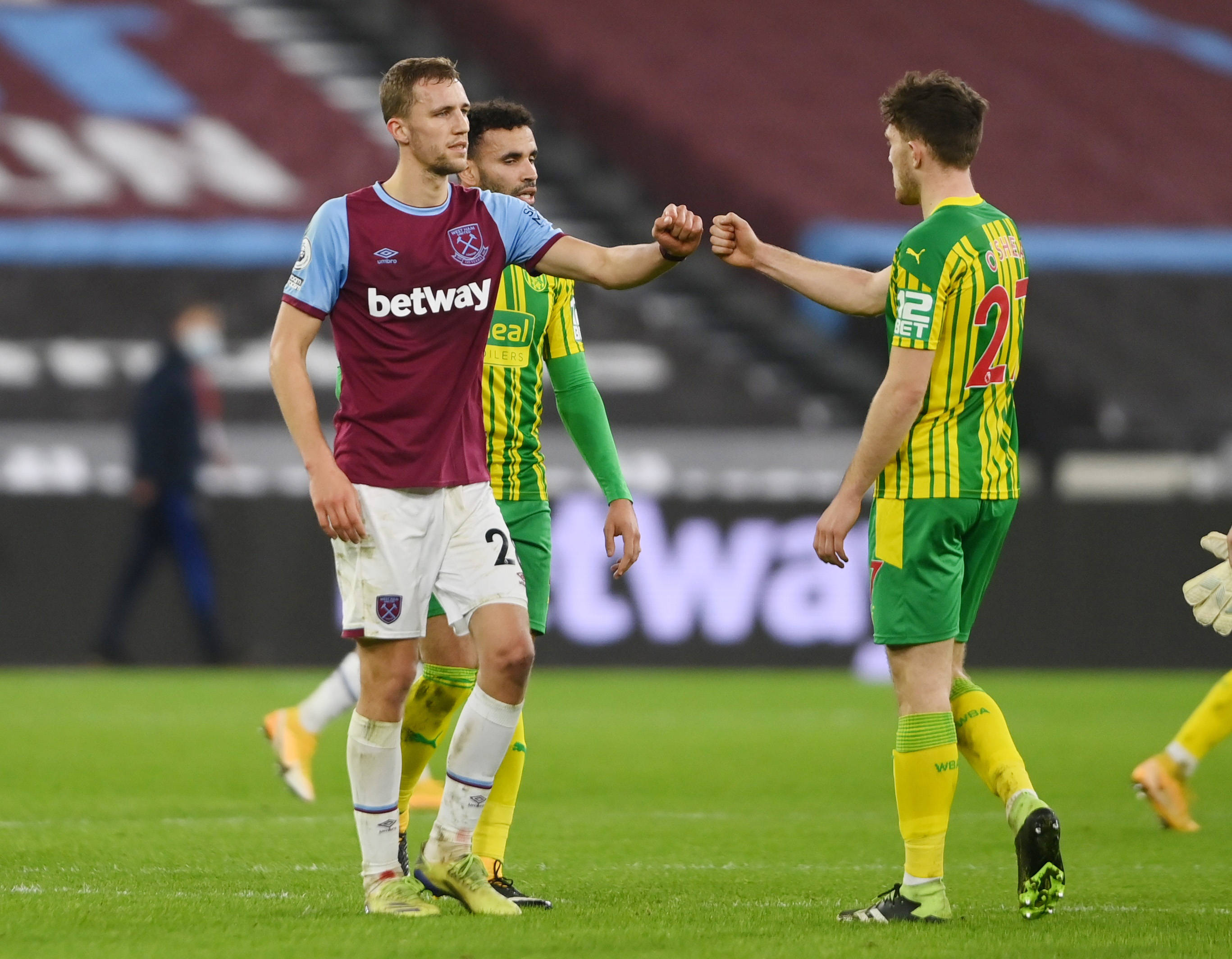 现诠释了何 现诠释了何