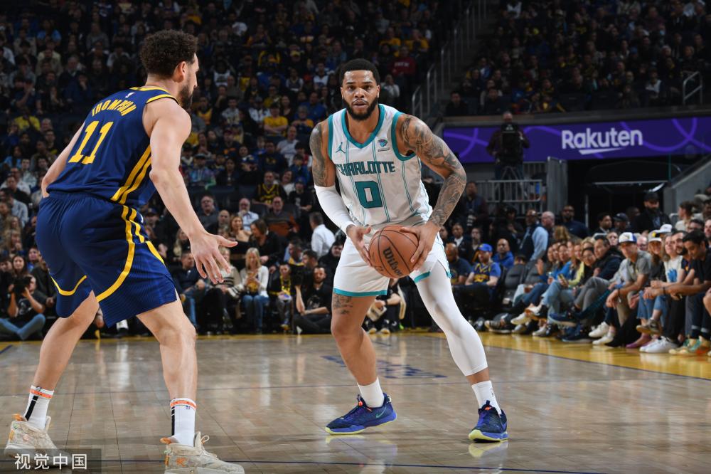 队伍中的佼 队伍中的佼